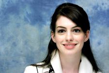 Actress Anne Hathaway Close Up Face Smile HD Wallpaper