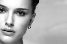 Actress Natalie Portman Closeup Wallpaper
