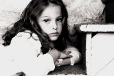 Natalie Portman Childhood Photo Wallpaper