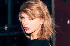Stunning Taylor Swift Red Lips Wallpaper