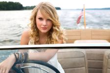 Ultra HD Taylor Swift Desktop Wallpaper