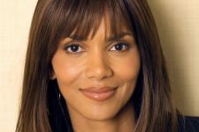 Cute Halle Berry Actress Wallpapers