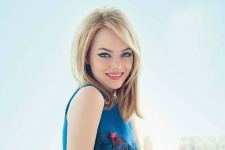 Cute Smile of Emma Stone Actress Wallpaper