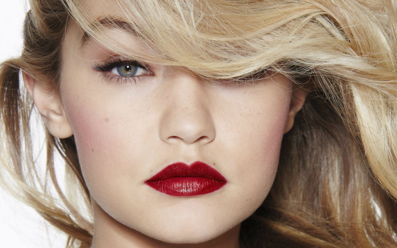 Gigi Hadid American Model in Red Lips Wallpaper