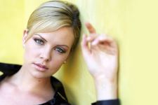 Hollywood Actress Charlize Theron Wallpapers