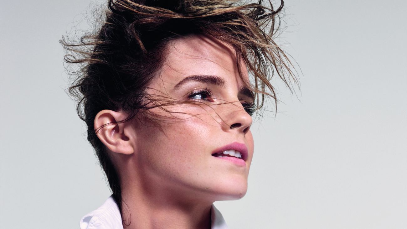 Short Hair Style of Emma Watson Actress Photo
