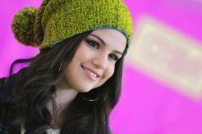 Beautiful Selena Gomez Free HD Wallpaper