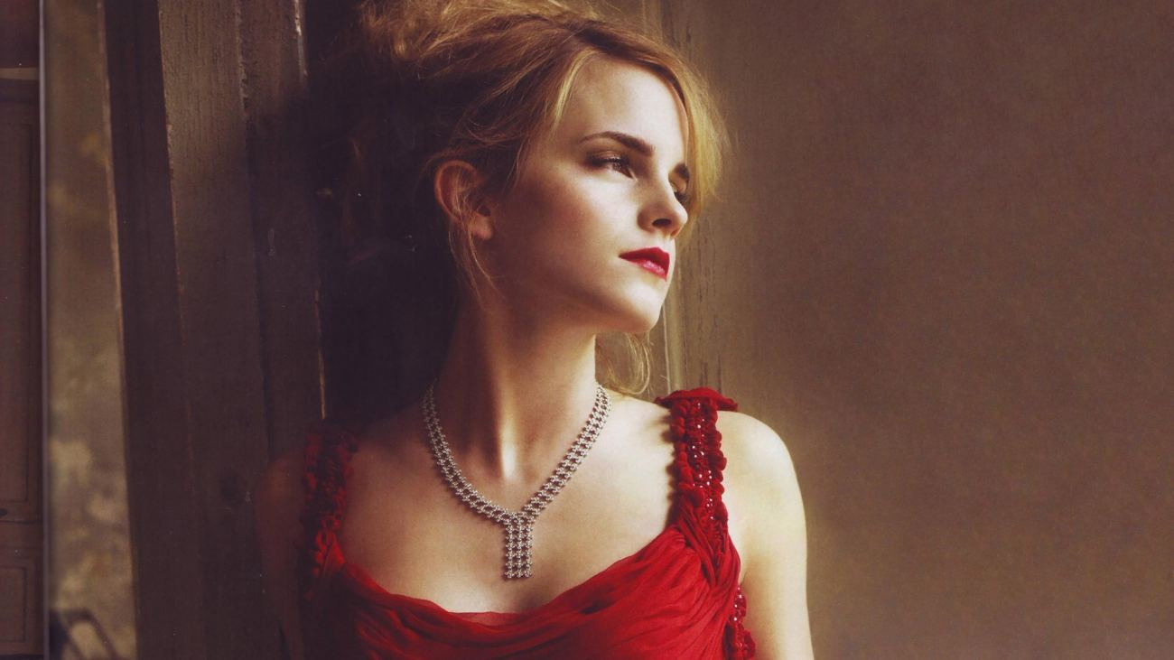Stunner Looks Emma Watson in Red Dress Wallpaper