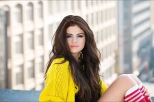 Stunning Selena Gomez Free Wide Wallpaper