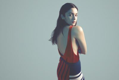 Alia Bhatt Studio Shot Wallpaper