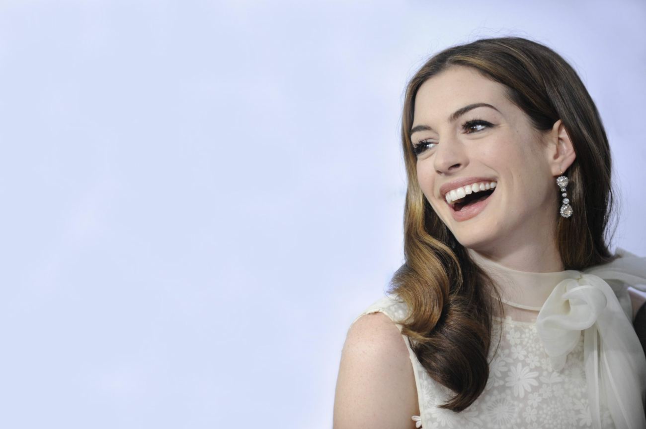 Anne Hathaway Celebrity Wallpaper