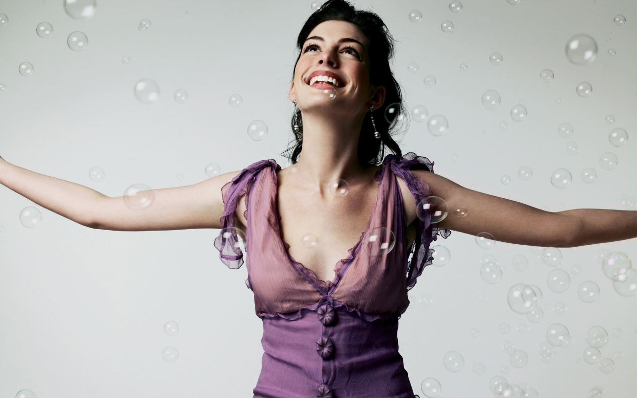 Anne Hathaway HD Widescreen Wallpaper