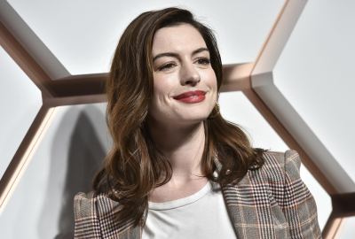 Anne Hathaway Red Lipstick HD Wallpaper