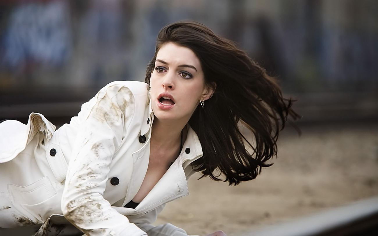 Anne Hathaway Surprised HD Wallpaper