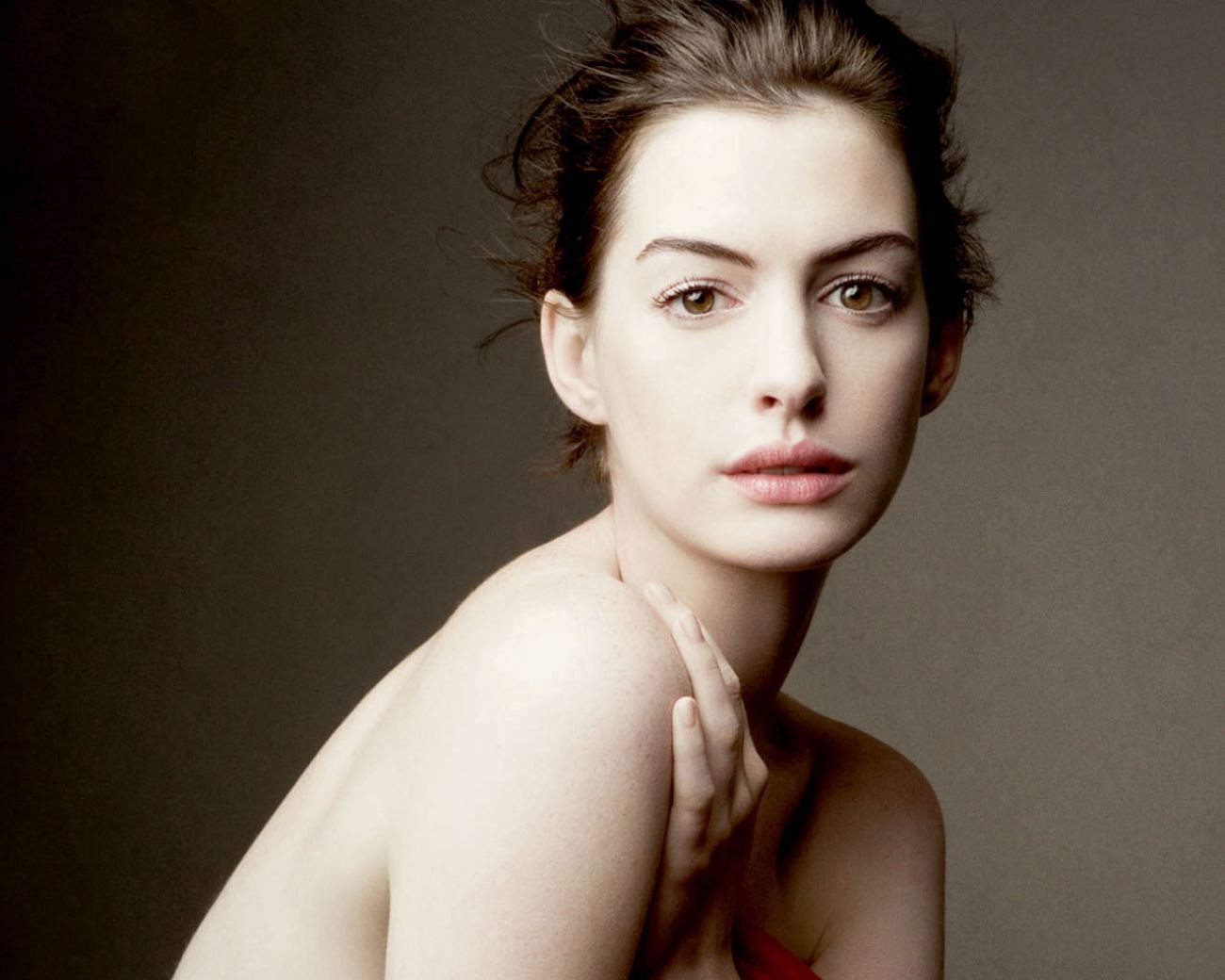 HD Wallpaper Anne Hathaway
