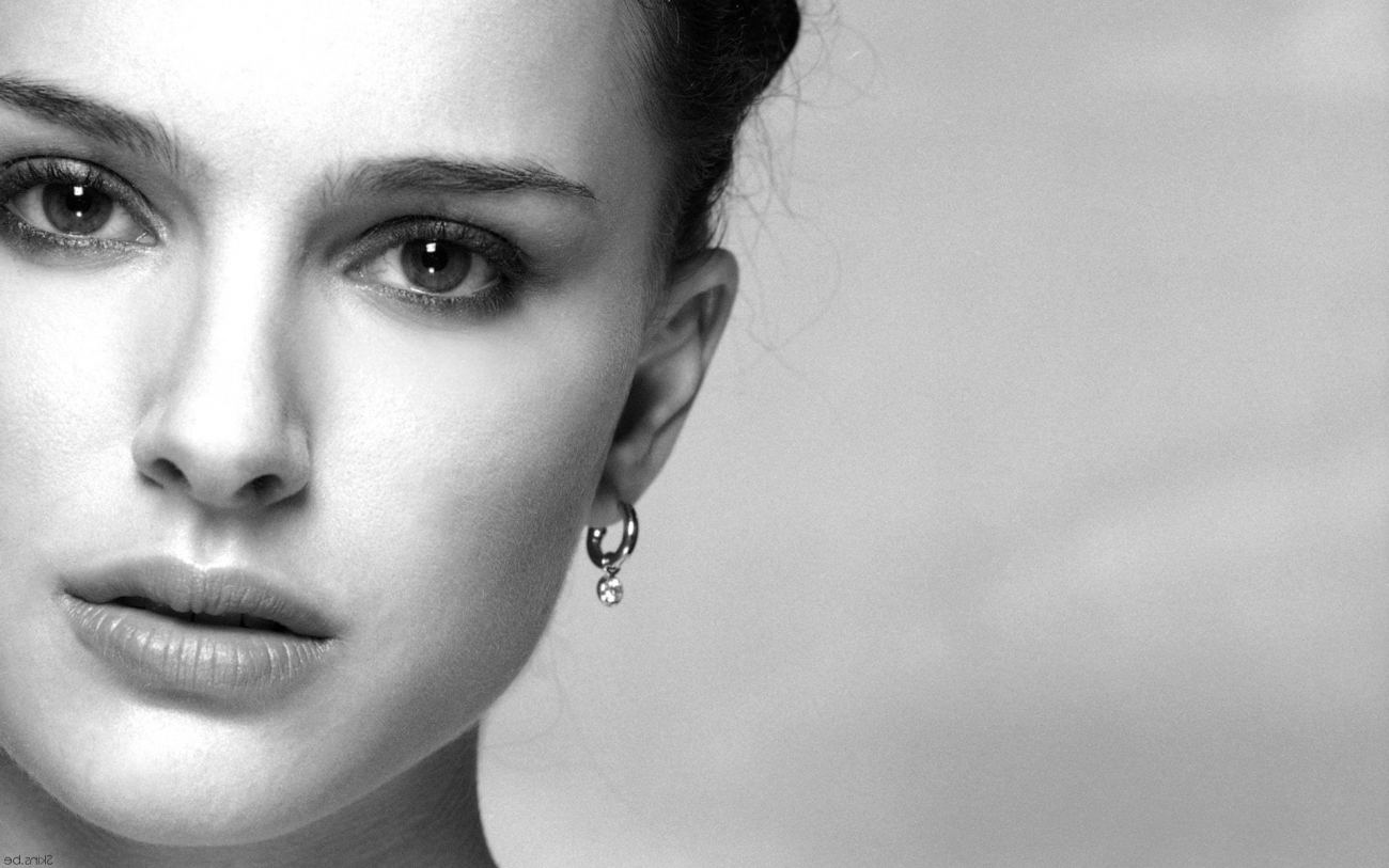 Actress Natalie Portman Closeup Wallpaper