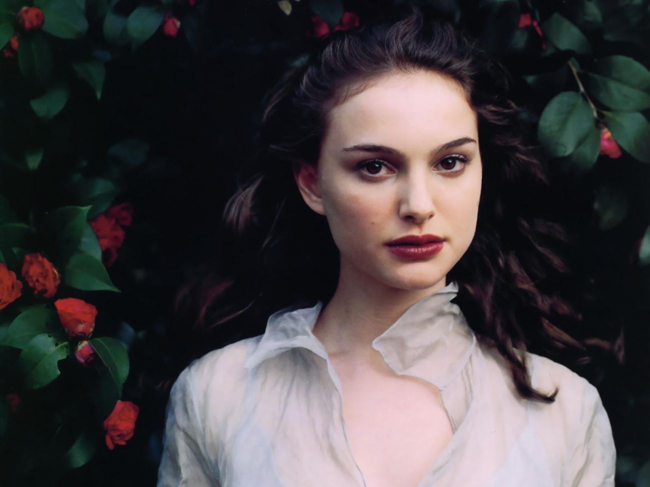 Actress Natalie Portman Red Lips Wallpaper
