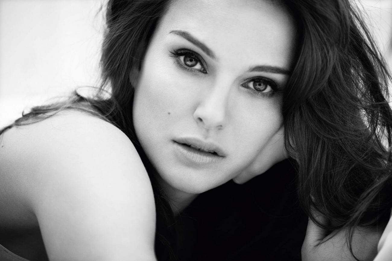 Long Hair Actress Natalie Portman Wallpaper