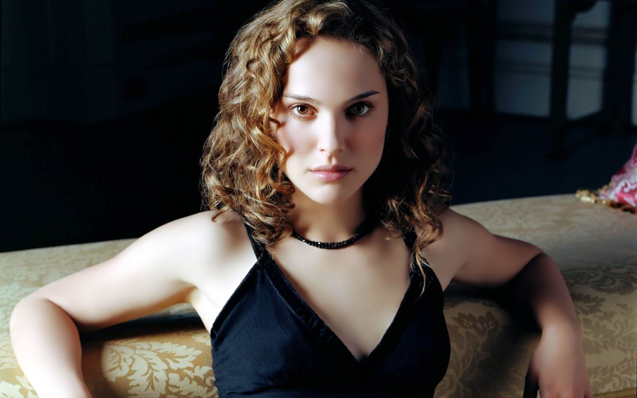 Natalie Portman Black Tank V Neck Top Wallpaper