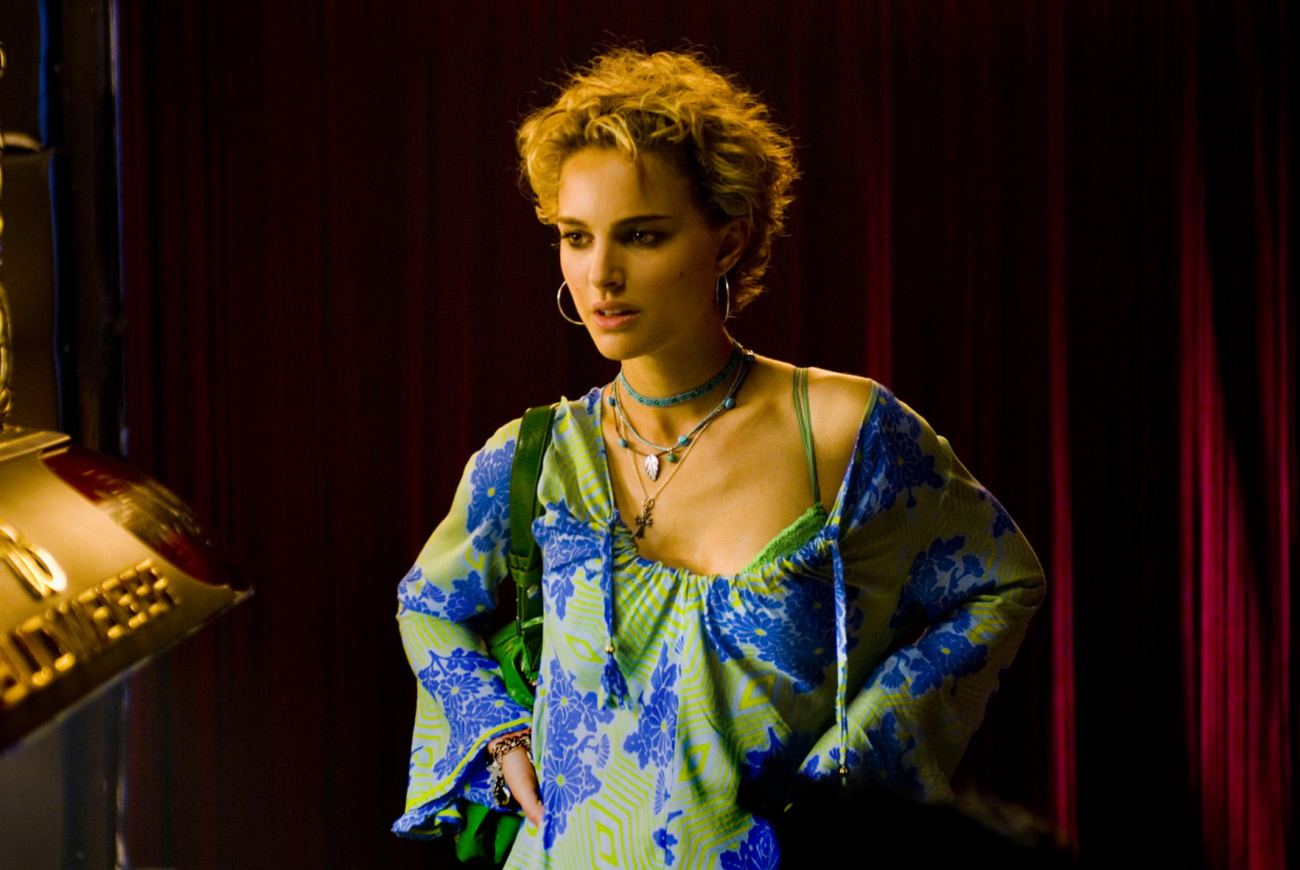 Natalie Portman in Green and Blue Floral Scoop Neck Long Sleeved Top Wallpaper