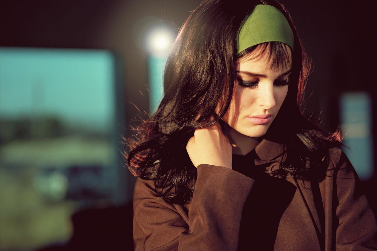 Natalie Portmanbrown Coat Green Hairband Wallpaper