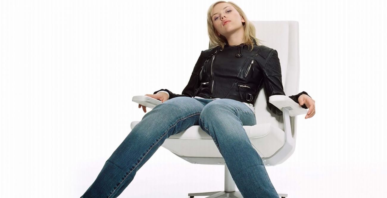 Scarlett Johansson Actress Sitting Leather Jackets Wallpaper