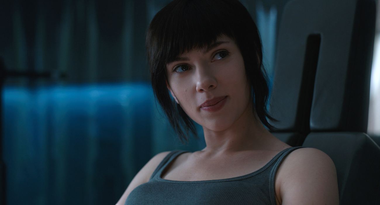 Scarlett Johansson Cute Smile Wallpaper