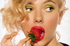 Strawberries Scarlett Johansson Wallpaper