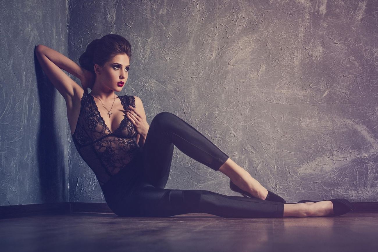 Stunner Julia Sariy Wide HD Wallpaper