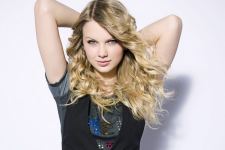 Stunner Looks Taylor Swift Blonde Wallpaper