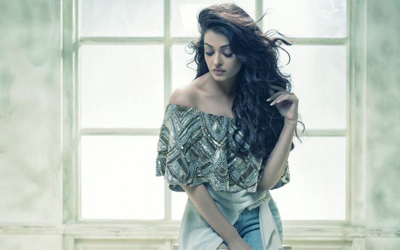 Aishwarya Filmfare, Blue and Grey off Shoulder Dress Wallpaper