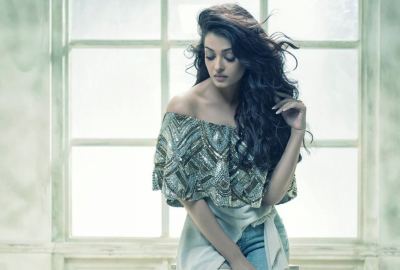 Aishwarya Filmfare, Blue and Grey off Shoulder Dress Wallpaper