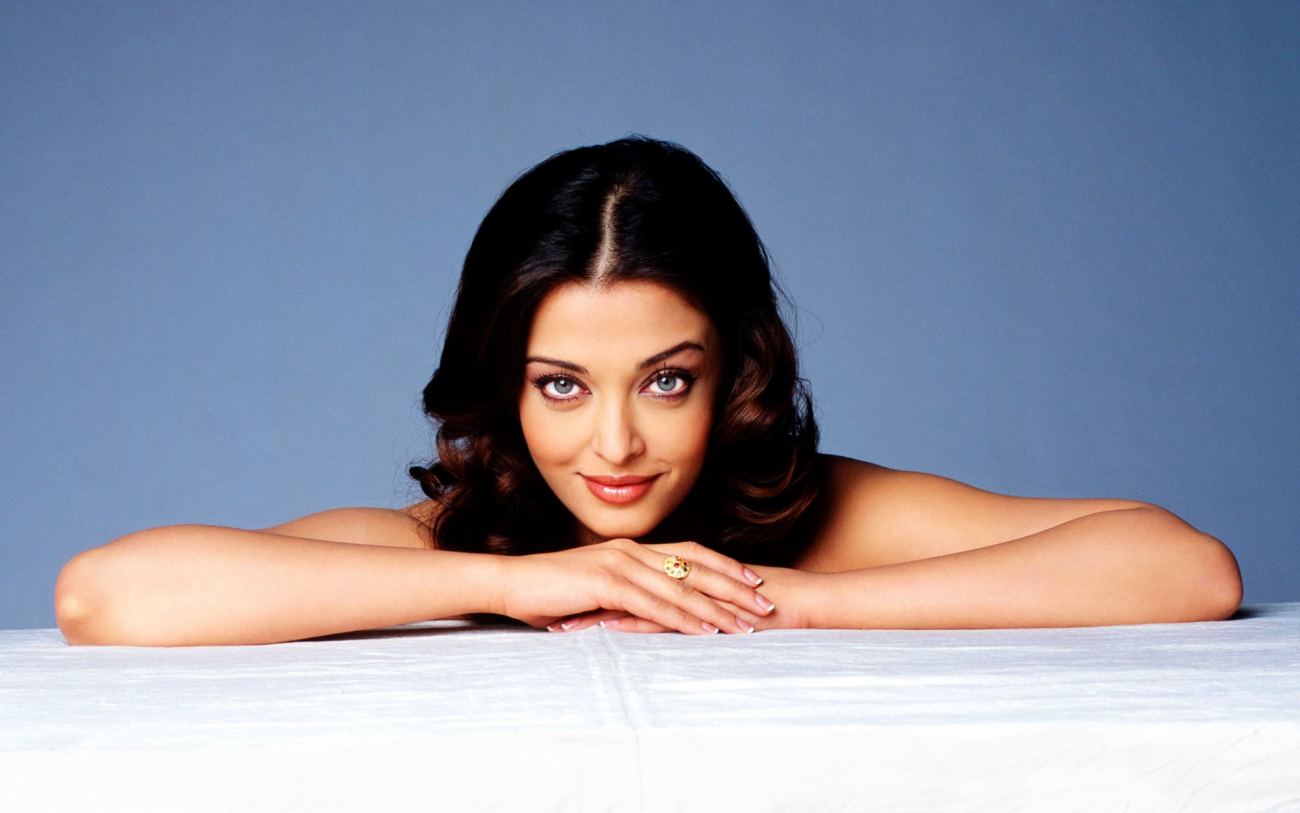 Aishwarya Rai Attractive Smile, Actress, Bollywood Wallpaper