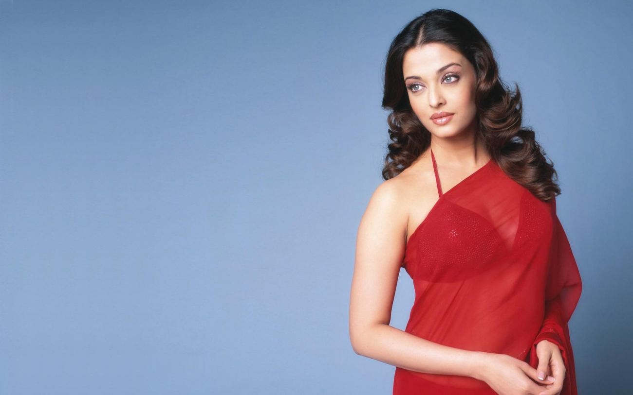 Aishwarya Rai Transparent Red Saree Wallpaper