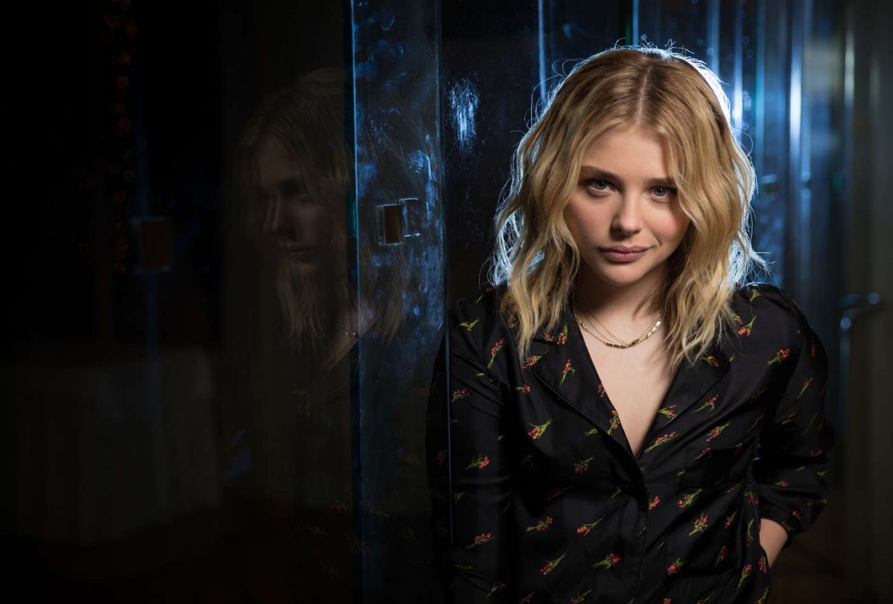 Looking Good Chloe Grace Moretz Wallpaper