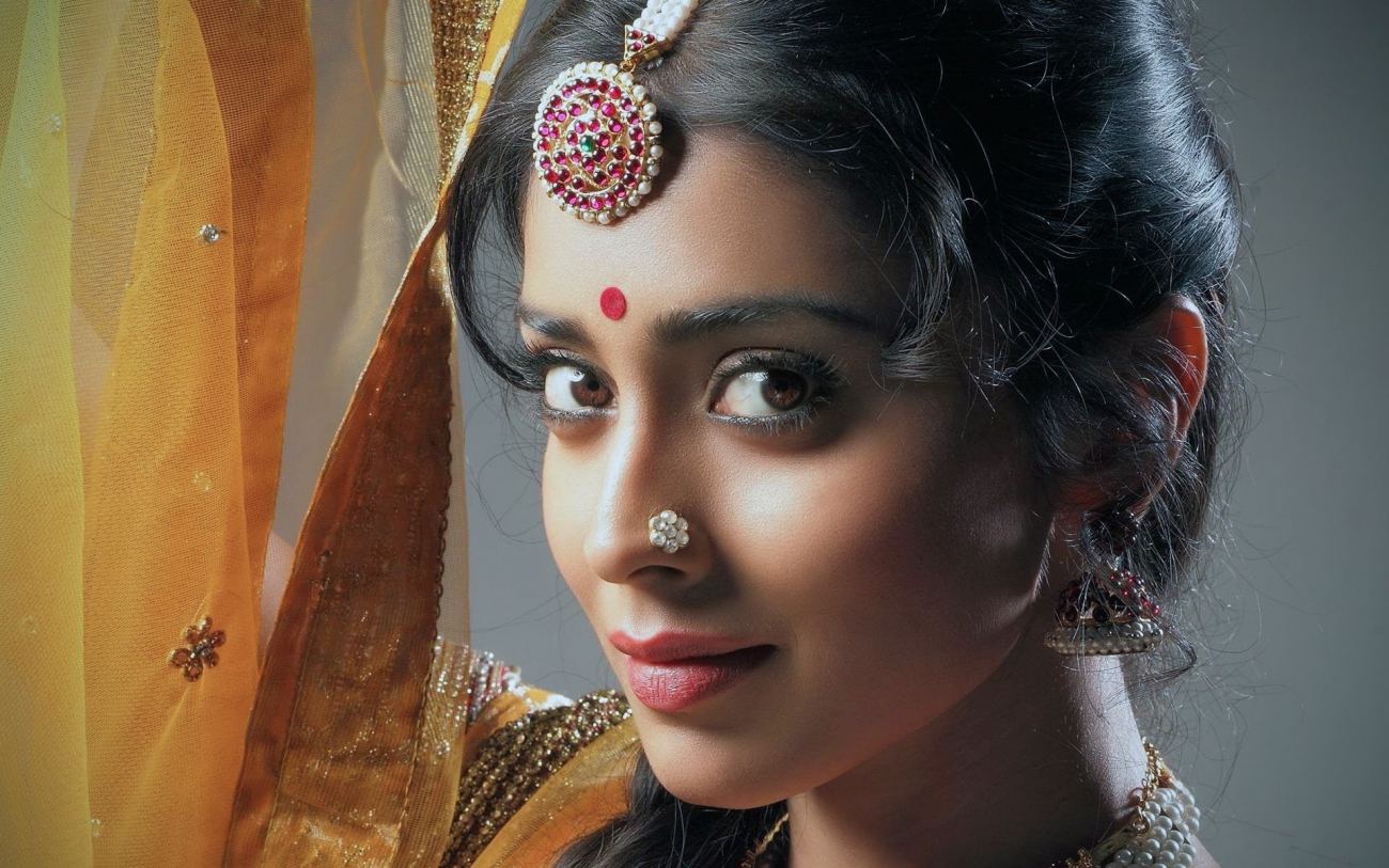 4K Actress Shriya Saran Wallpaper