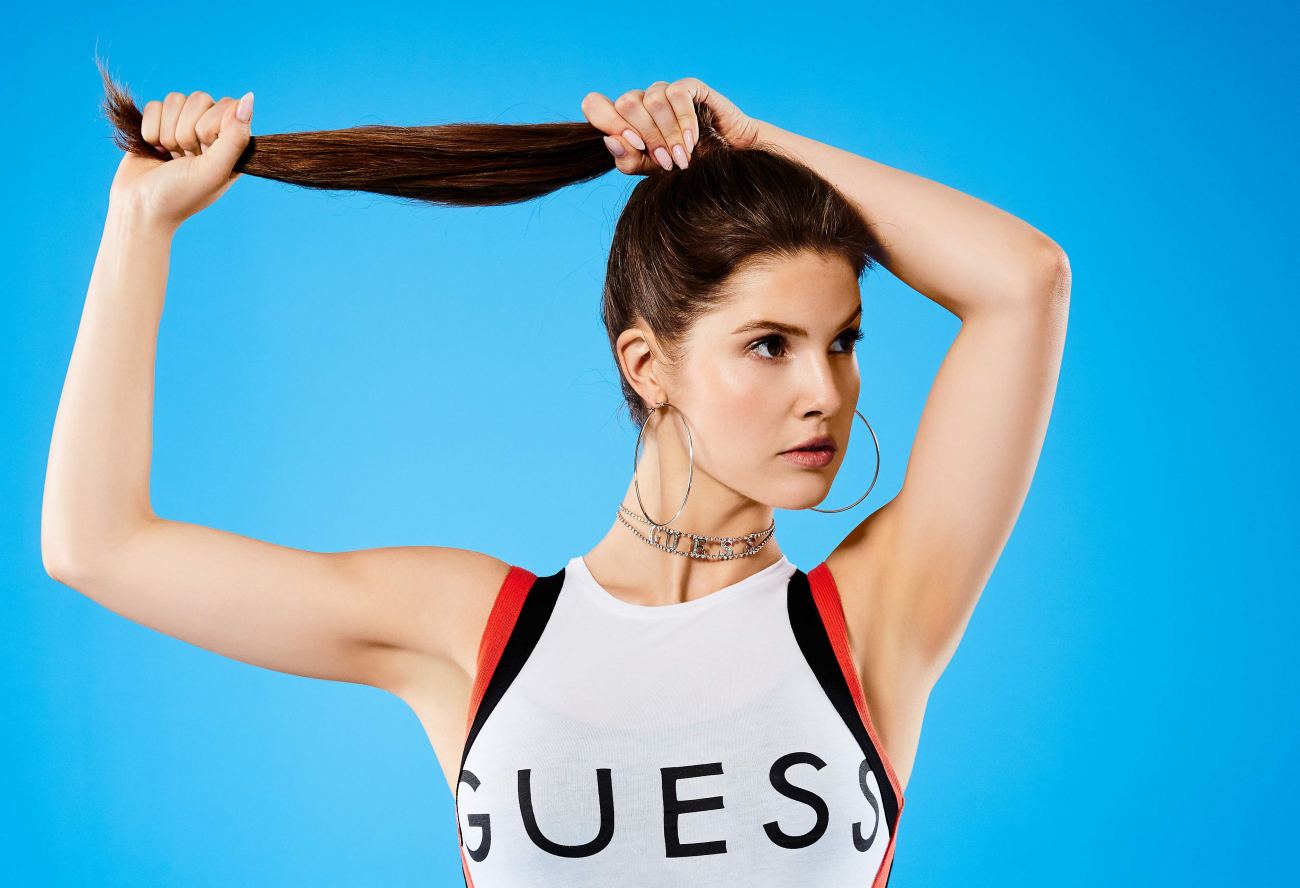 4K GUESS Amanda Cerny Wallpaper