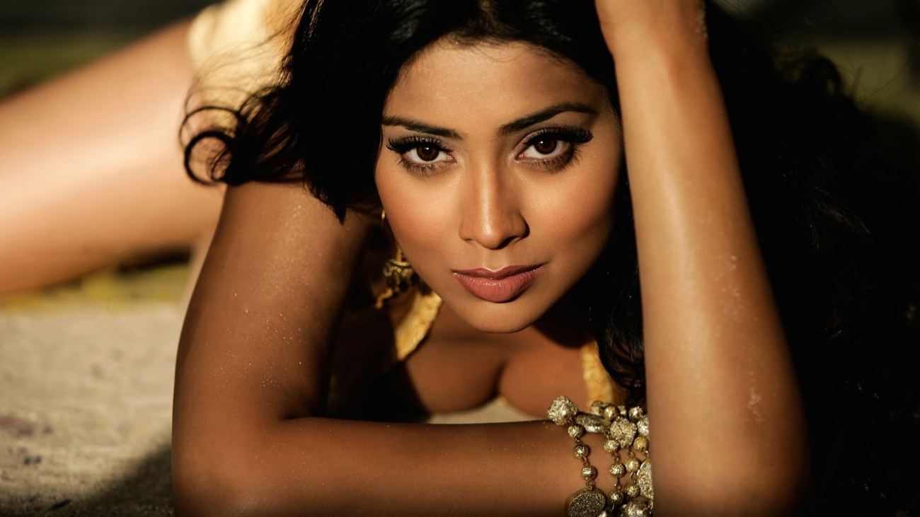 Sexy Shriya Saran Wallpaper