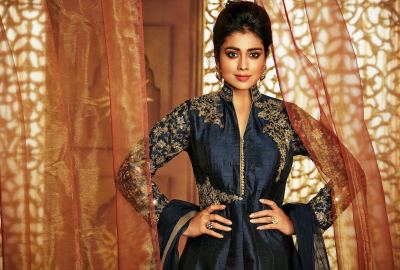 Shriya Saran Hot Sexy Wallpaper