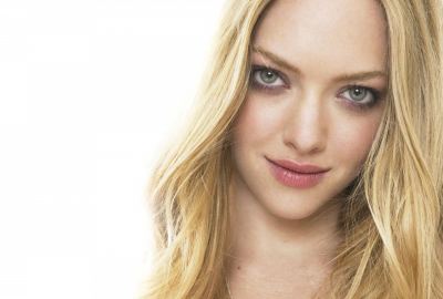 Amanda Seyfried Hot Actress Wide HD Wallpaper