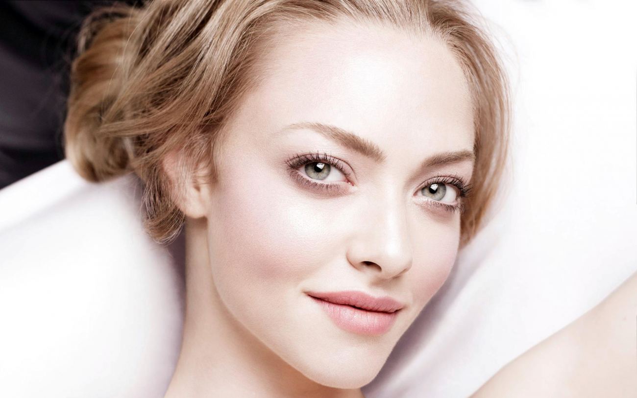 Amanda Seyfried Wide Actress HD Wallpaper