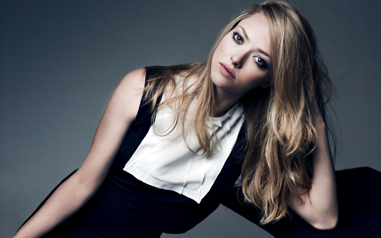 Cute Amanda Seyfried Hollywood Actress Wide HD Wallpaper