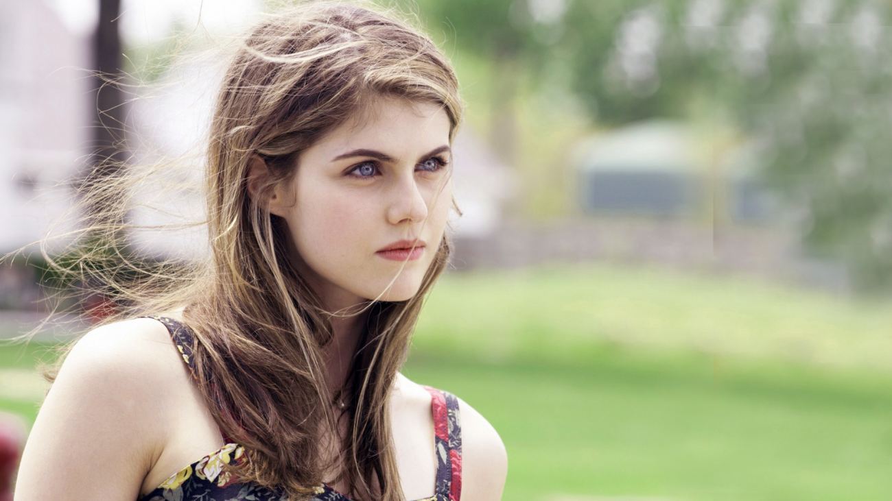 Gorgeous Actress Alexandra Daddario Wallpaper