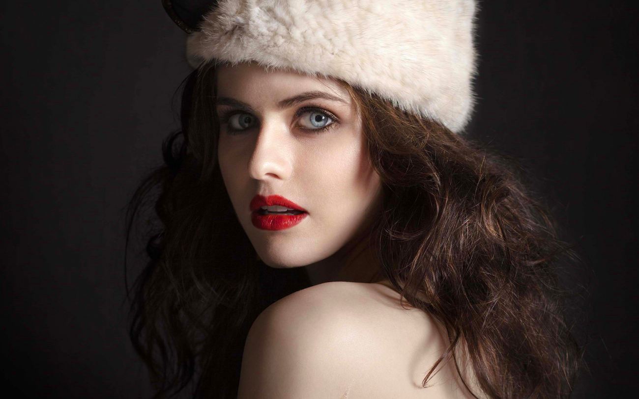 Alexandra Daddario HD Desktop Wallpaper