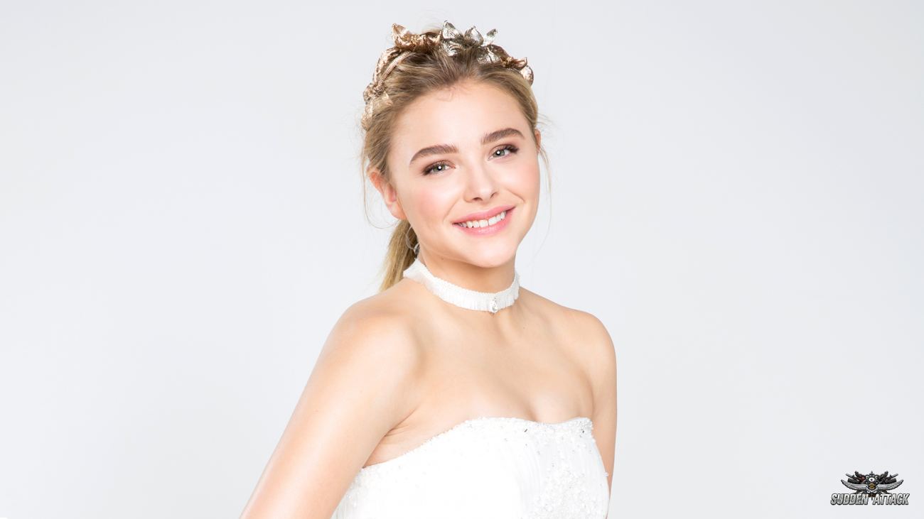 Pretty Chloe Grace Moretz Full Wide HD Wallpapers