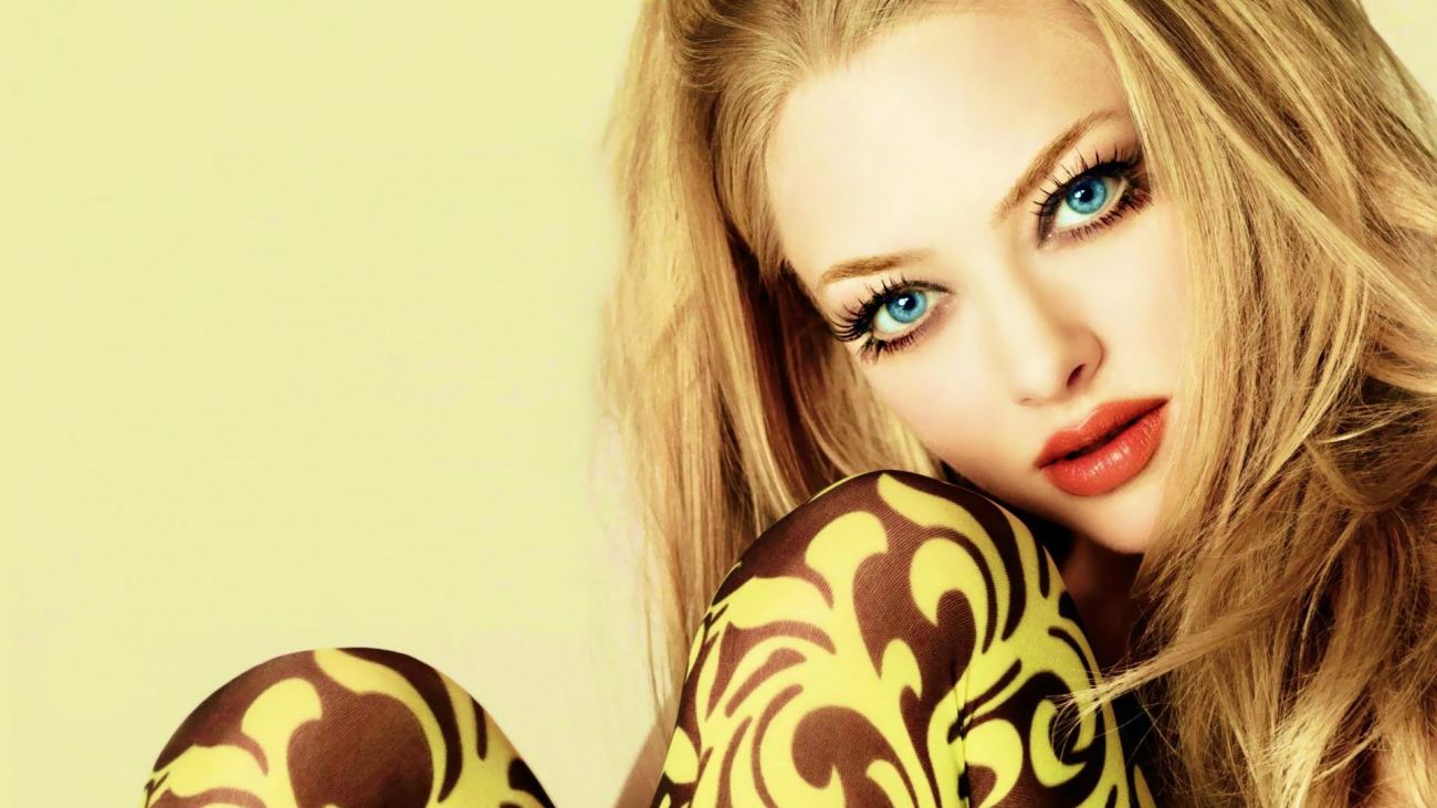 Stunning Amanda Seyfried HD Widescreen Wallpaper