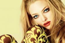 Stunning Amanda Seyfried HD Widescreen Wallpaper