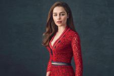 Emilia Clarke Stunner Wide HD Wallpaper