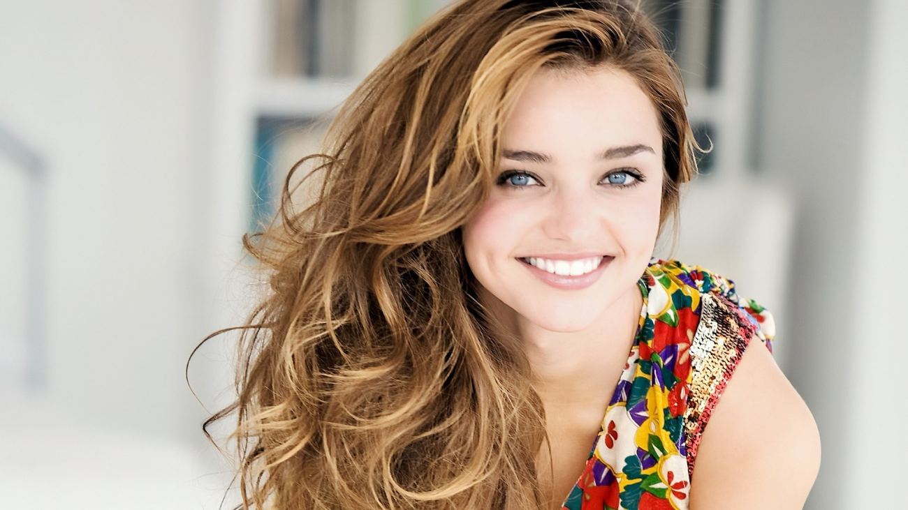 Miranda Kerr Smiling Wide HD Wallpaper