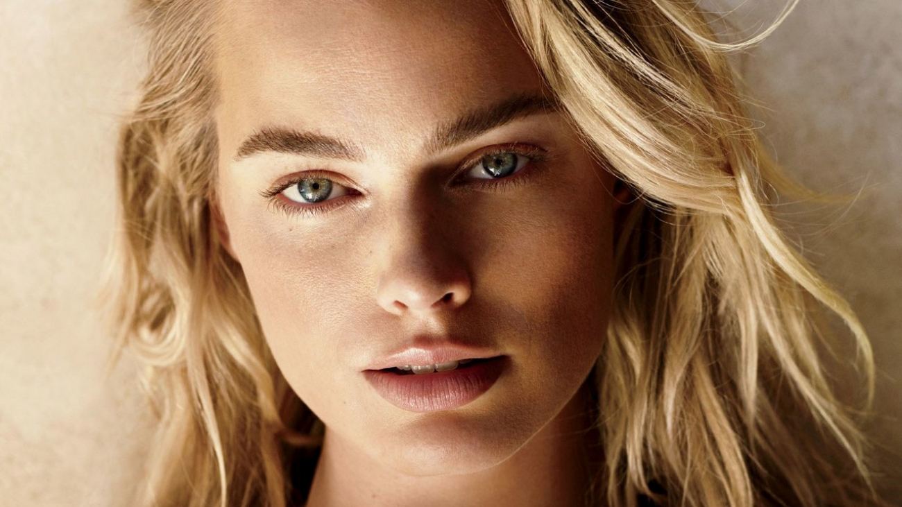 Actress Margot Robbie Wallpaper